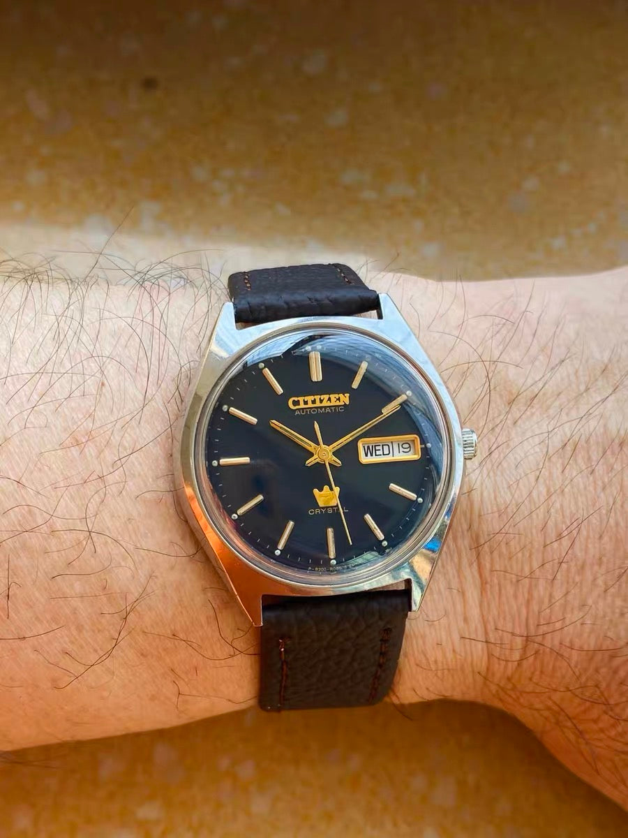 Citizen Crystal Seven Vintage Automatic Watch 8200 Day Date Black Dial 21 Jewels 36.4mm 1990s 551-0178