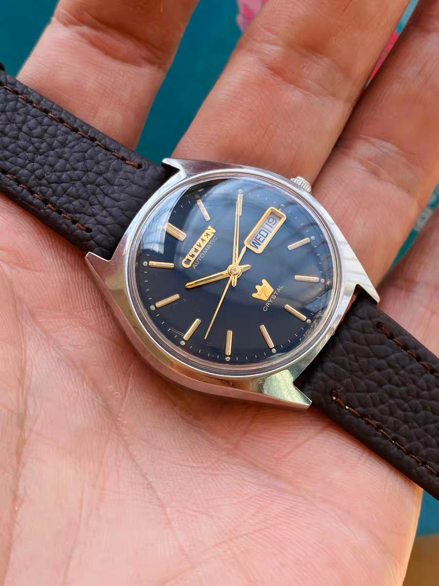 Citizen Crystal Seven Vintage Automatic Watch 8200 Day Date Black Dial 21 Jewels 36.4mm 1990s 551-0178