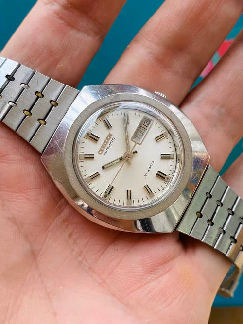 Citizen Vintage Automatic Watch 8200 Day Date 21 Jewels 37.4mm 1980s 560-0128