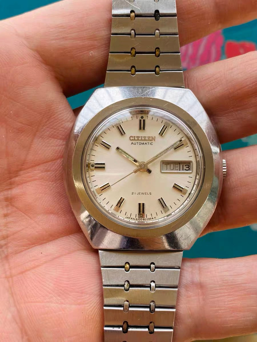 Citizen Vintage Automatic Watch 8200 Day Date 21 Jewels 37.4mm 1980s 560-0128