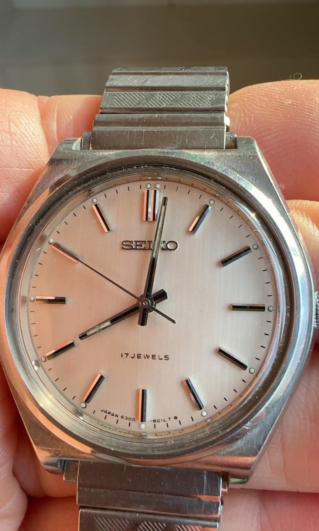 Seiko Japan Manual Wind Watch Cal. 63A Vintage 37mm 17 Jewels 561-0178