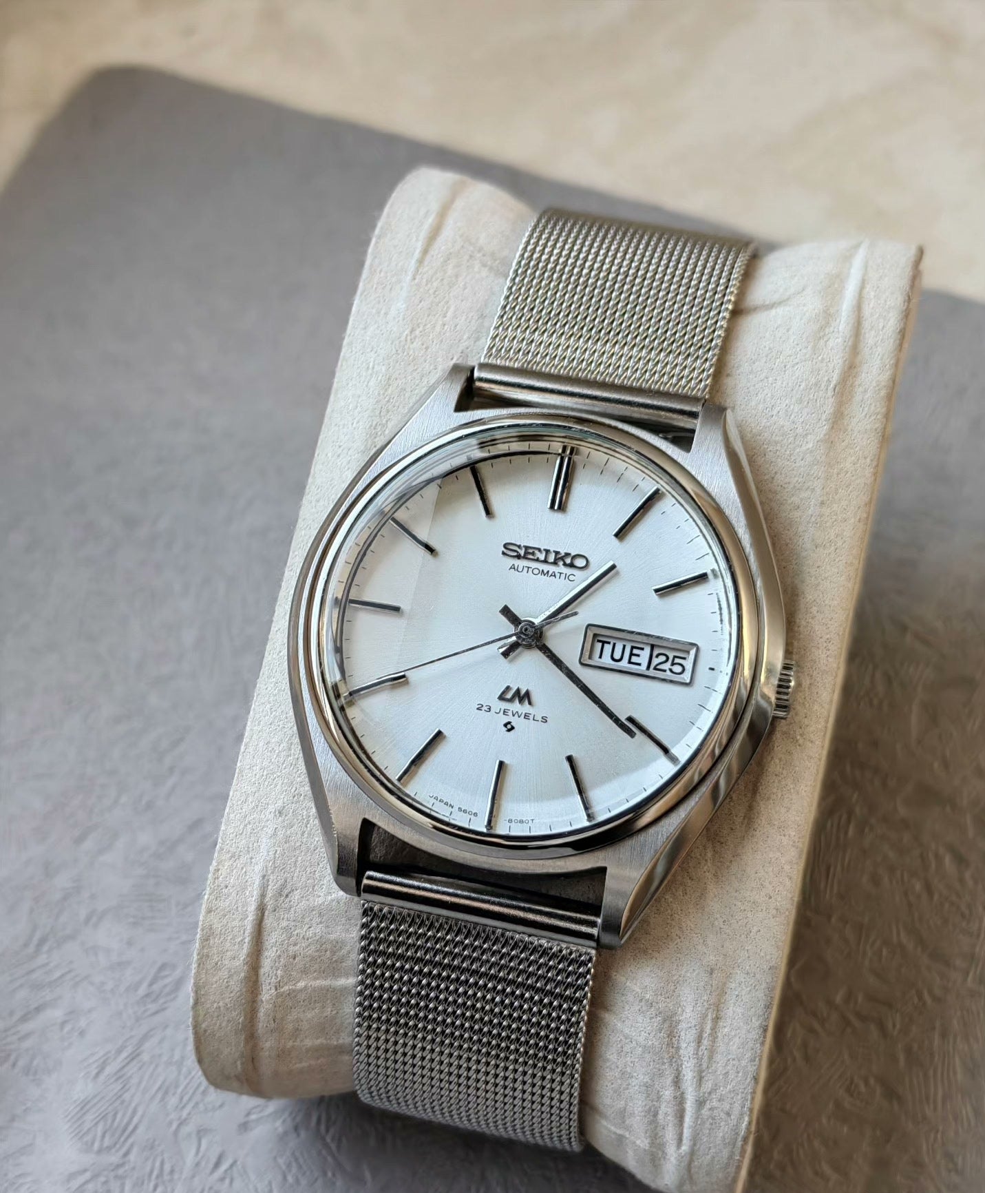 Seiko Lord Matic LM Automatic Watch Day Date 5606 23 Jewels 37.5mm Silver 565-0670