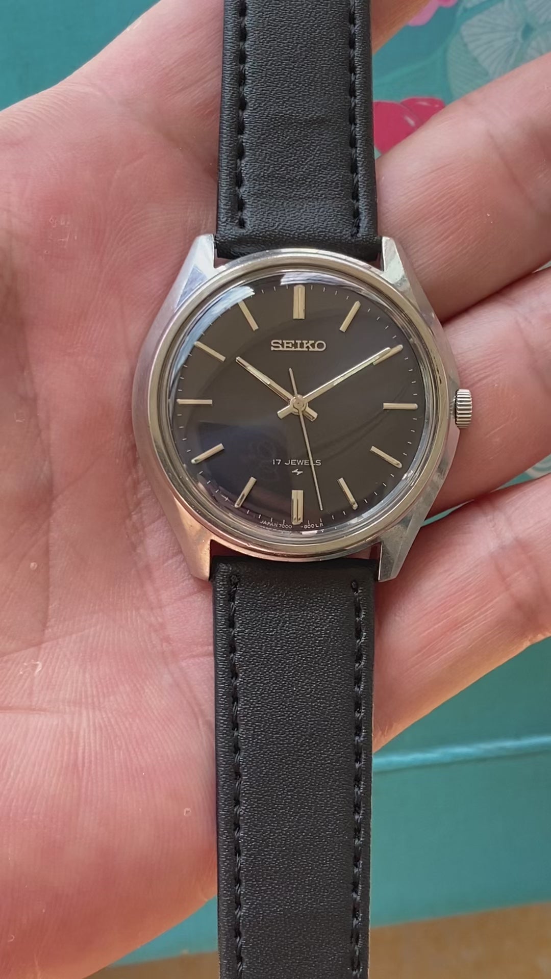 Seiko Vintage Manual Wind Watch 37mm 17 Jewels 1970s Deep Blue Dial 637-0200