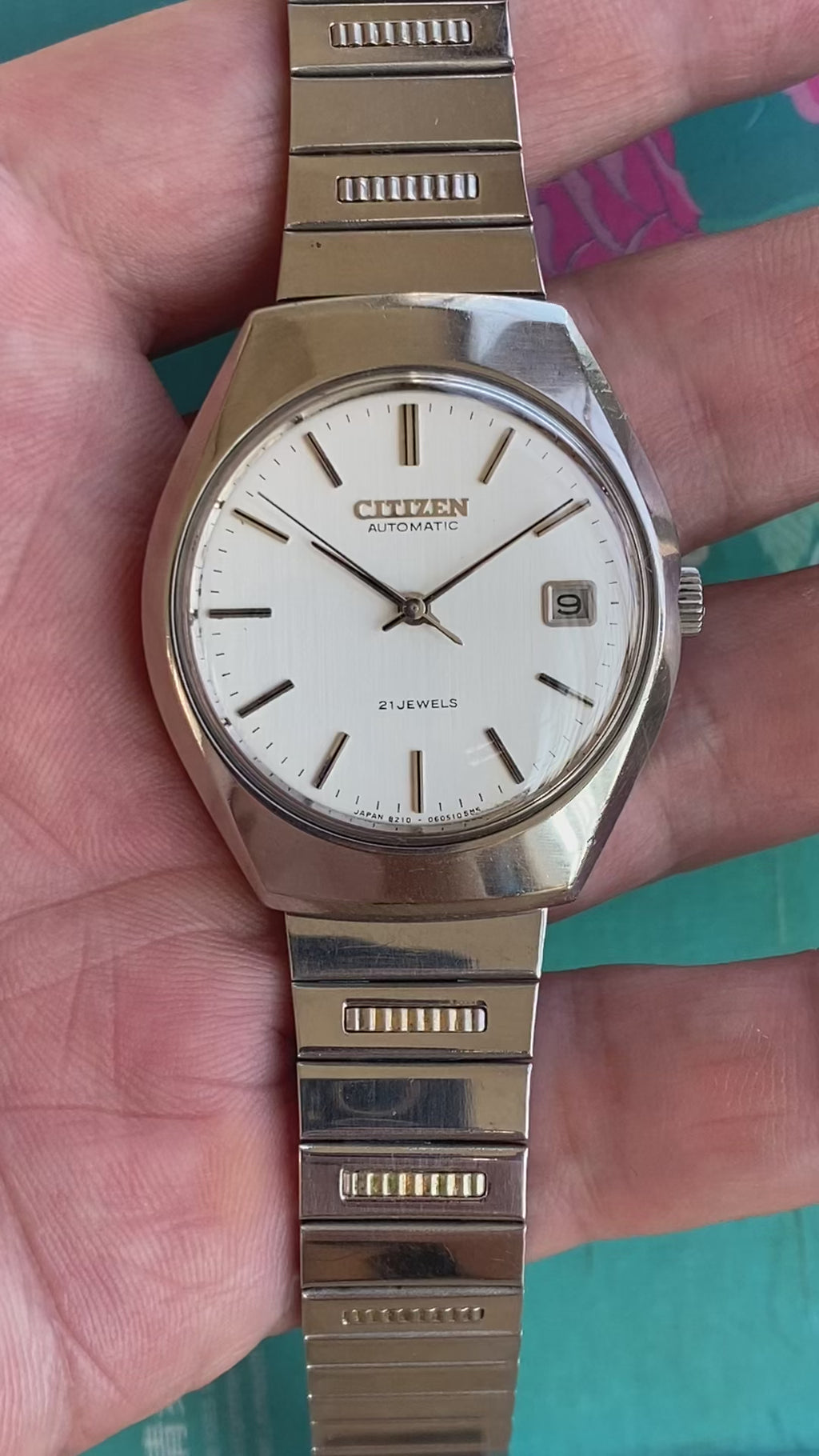 Citizen Vintage Automatic Watch 8210 Date 21 Jewels 36x41mm 1980s Large C-Shape 631-0170
