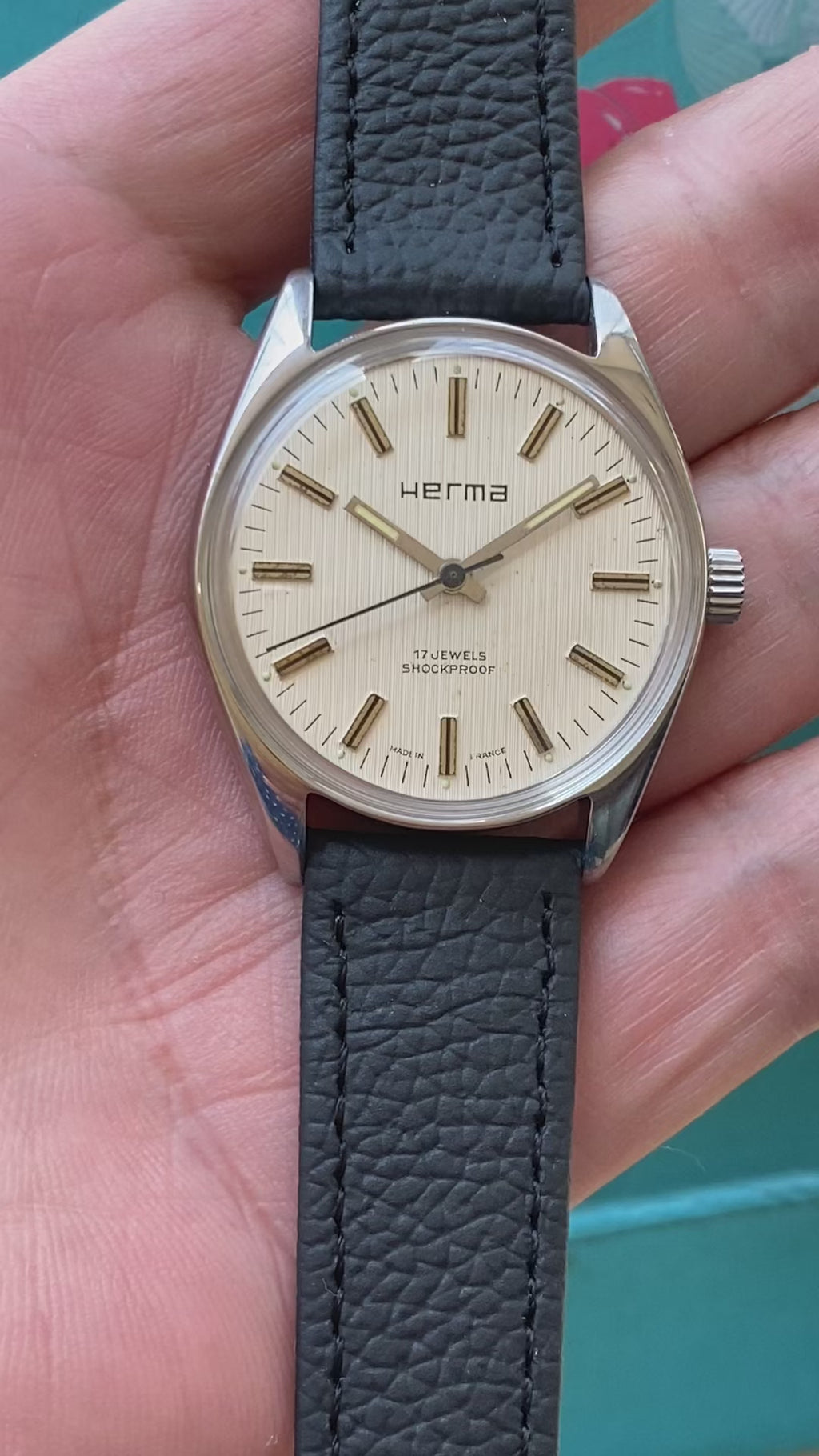 Vintage French Made Herma Shockproof Manual Wind Men's Watch 17 Jewels 34mm 1970s 586-0168